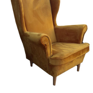 Fotel w stylu skandynawskim na drewnianych nogach- Uszak