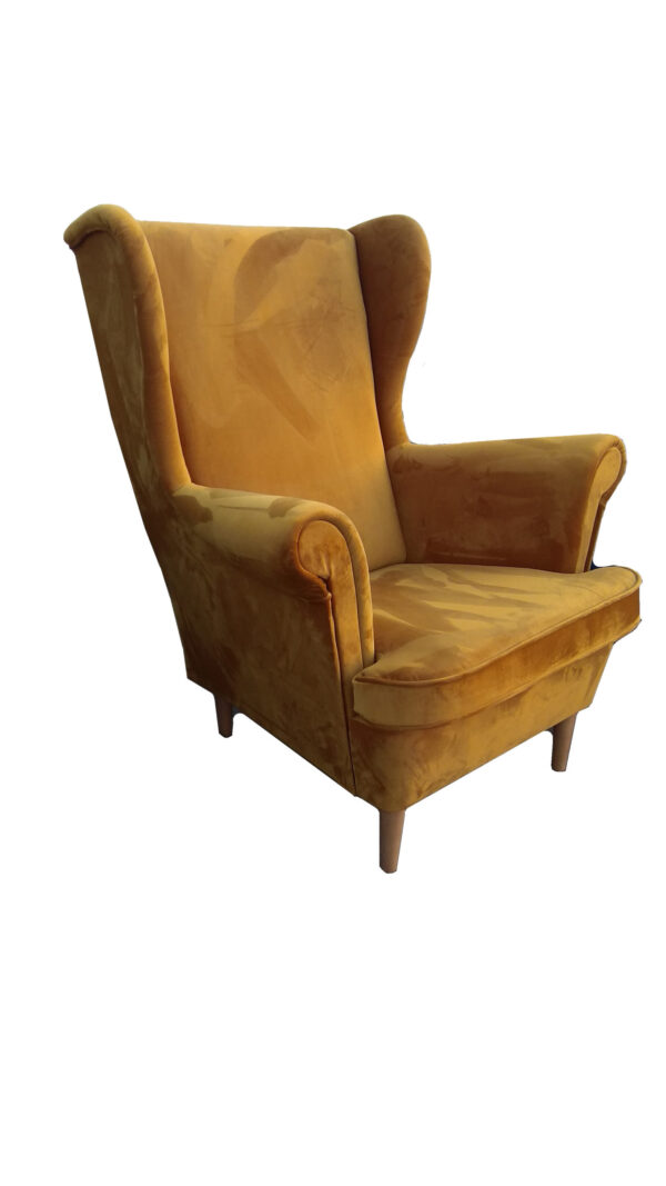 Fotel w stylu skandynawskim na drewnianych nogach- Uszak
